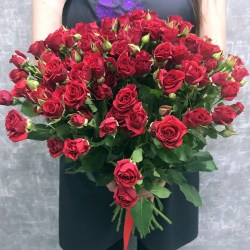 Красные кустовые розы букет №183